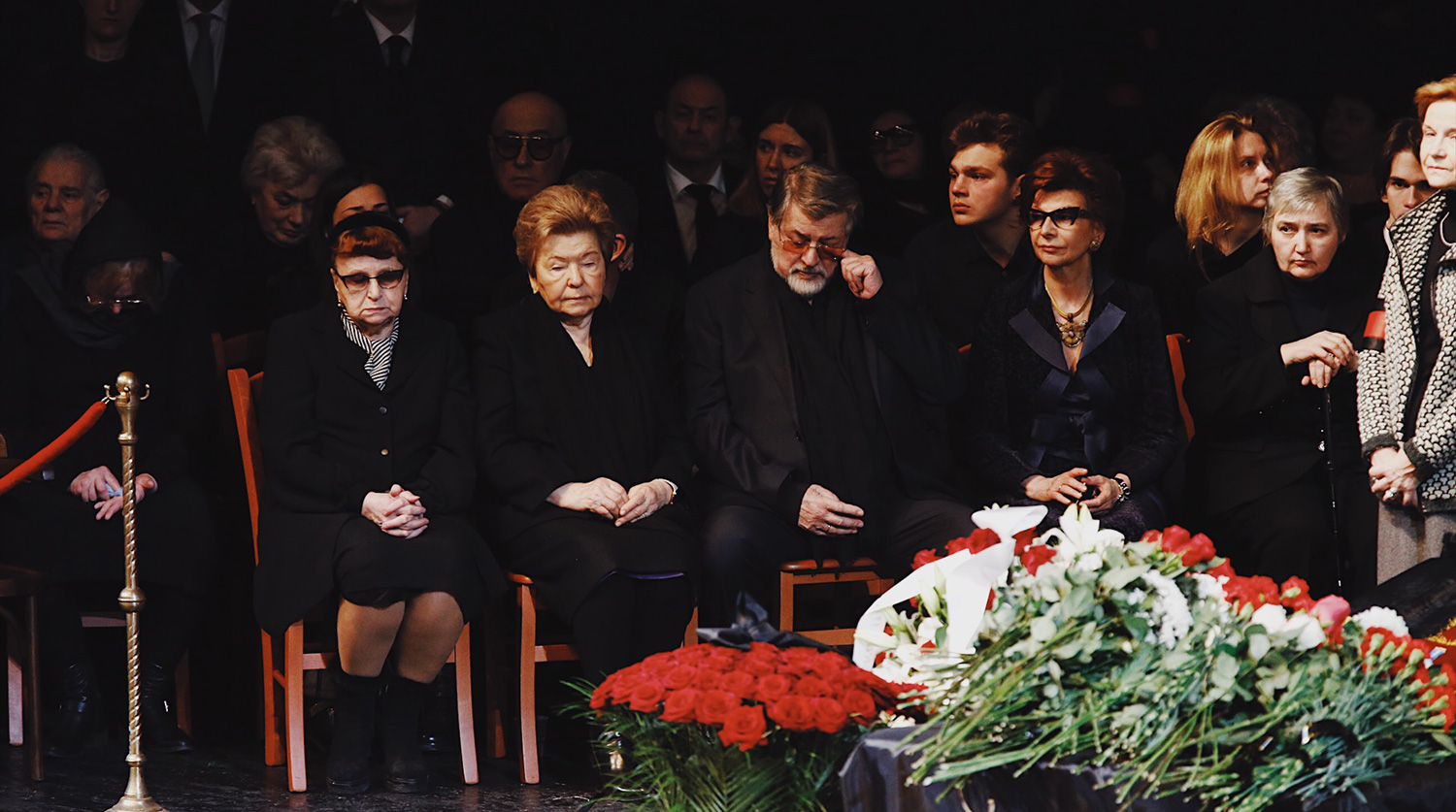 Ширвиндт отчего умер. Прощание с Михаилом Ширвиндтом. Похороны Михаила Державина. Ширвиндт на похоронах Державина.