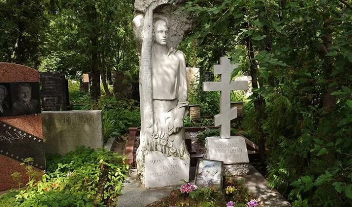 Могила Любовь Соколовой на  Кунцевском кладбище